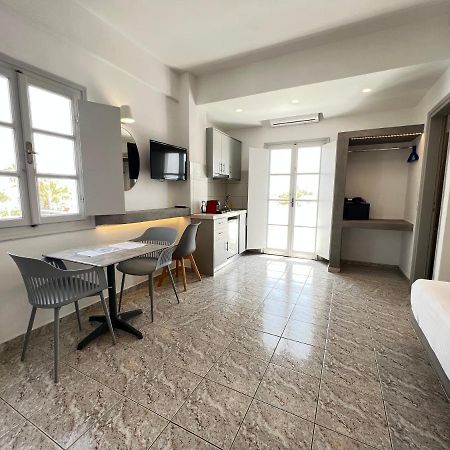 White Lily Suites & Lofts - Adults Only 16 Plus เปริโวลอส ภายนอก รูปภาพ