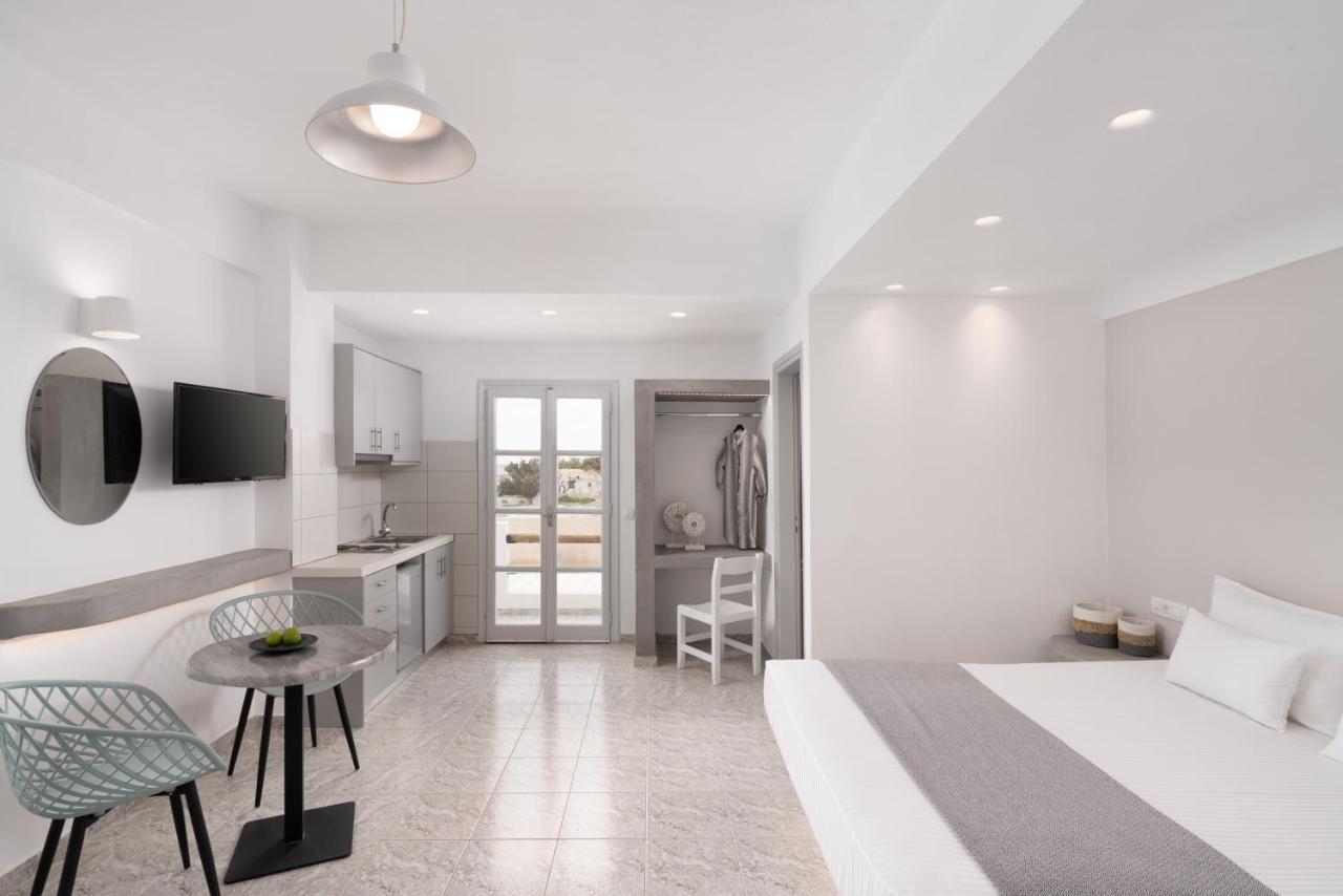 White Lily Suites & Lofts - Adults Only 16 Plus เปริโวลอส ภายนอก รูปภาพ