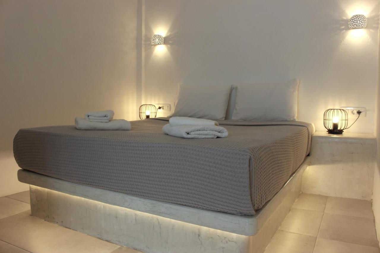 White Lily Suites & Lofts - Adults Only 16 Plus เปริโวลอส ภายนอก รูปภาพ