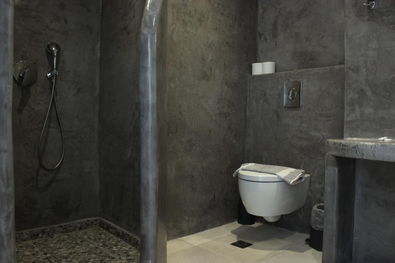 White Lily Suites & Lofts - Adults Only 16 Plus เปริโวลอส ภายนอก รูปภาพ