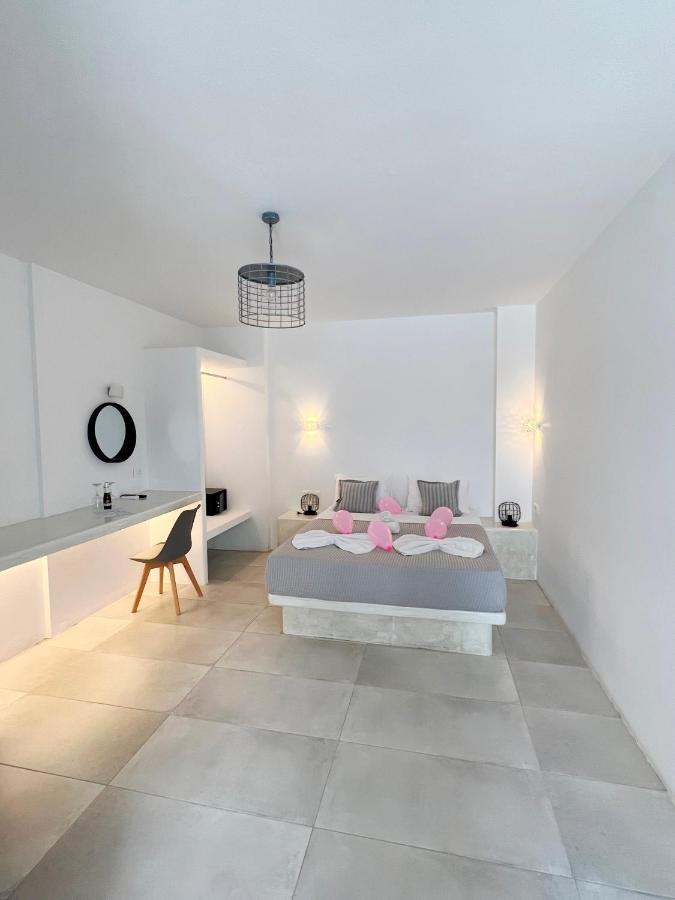 White Lily Suites & Lofts - Adults Only 16 Plus เปริโวลอส ภายนอก รูปภาพ