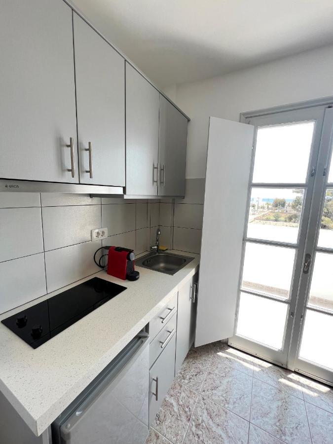 White Lily Suites & Lofts - Adults Only 16 Plus เปริโวลอส ภายนอก รูปภาพ