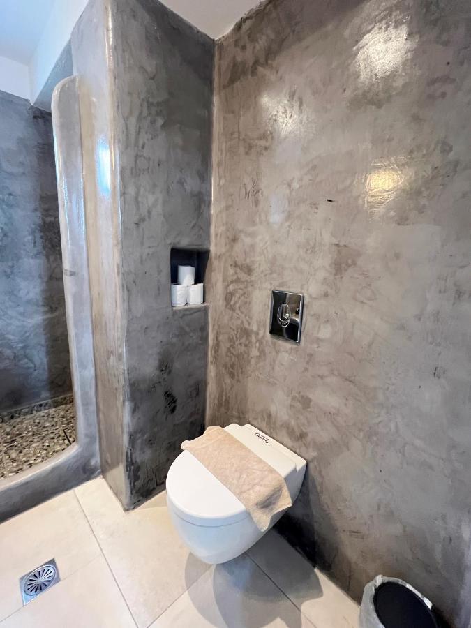 White Lily Suites & Lofts - Adults Only 16 Plus เปริโวลอส ภายนอก รูปภาพ