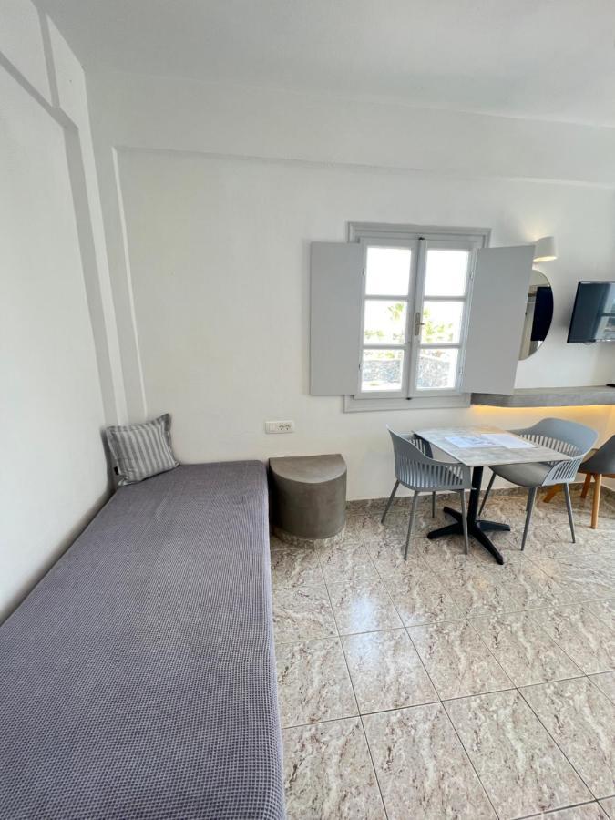 White Lily Suites & Lofts - Adults Only 16 Plus เปริโวลอส ภายนอก รูปภาพ