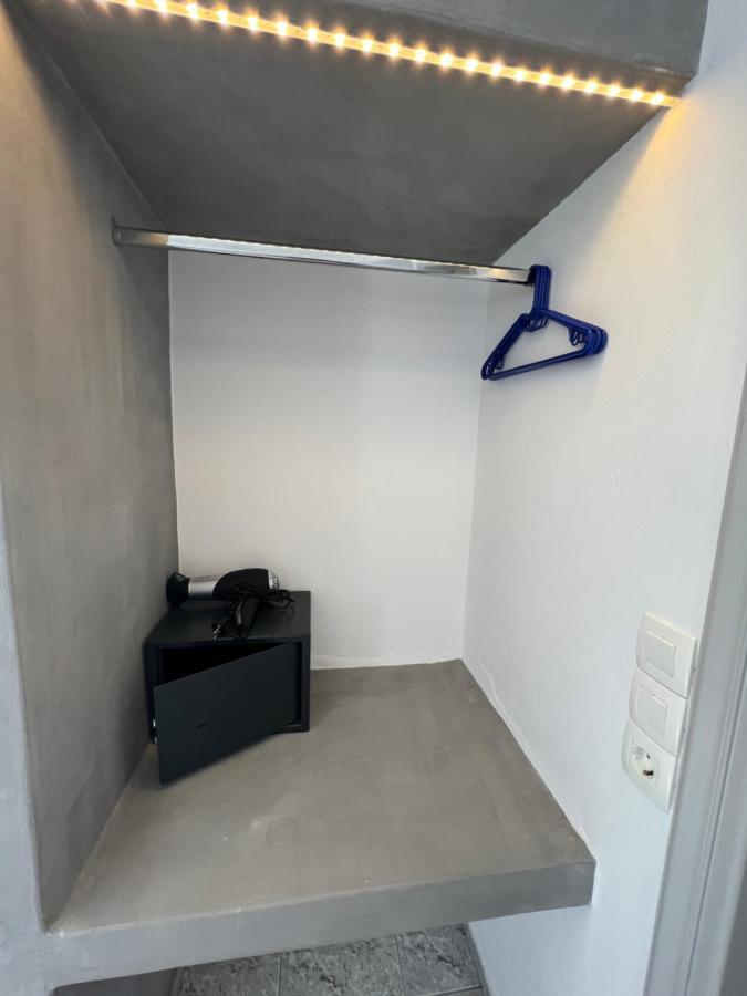 White Lily Suites & Lofts - Adults Only 16 Plus เปริโวลอส ภายนอก รูปภาพ