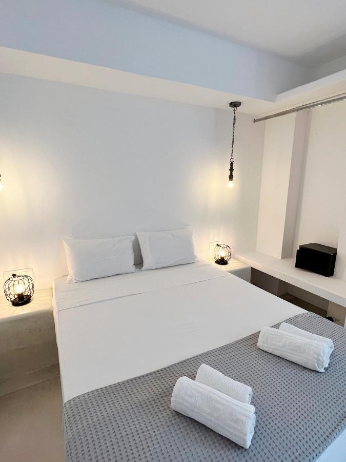White Lily Suites & Lofts - Adults Only 16 Plus เปริโวลอส ภายนอก รูปภาพ