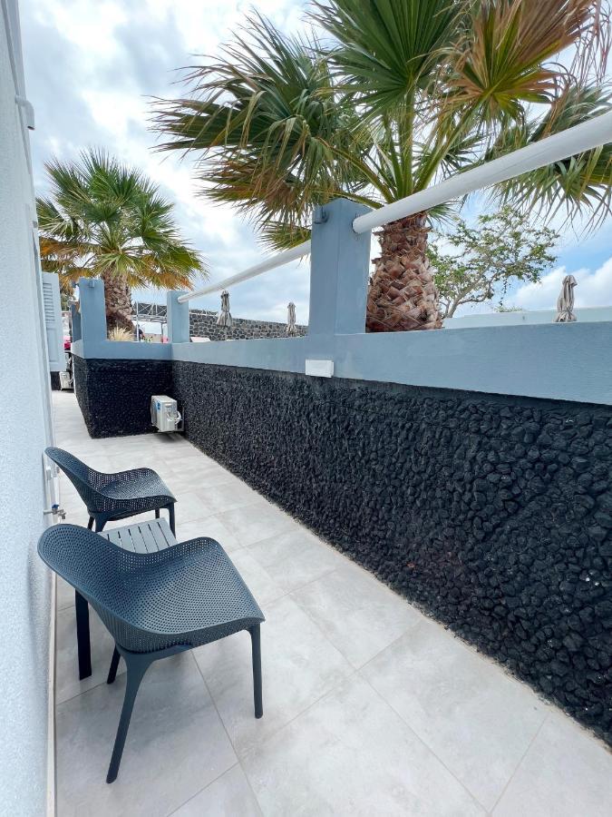 White Lily Suites & Lofts - Adults Only 16 Plus เปริโวลอส ภายนอก รูปภาพ