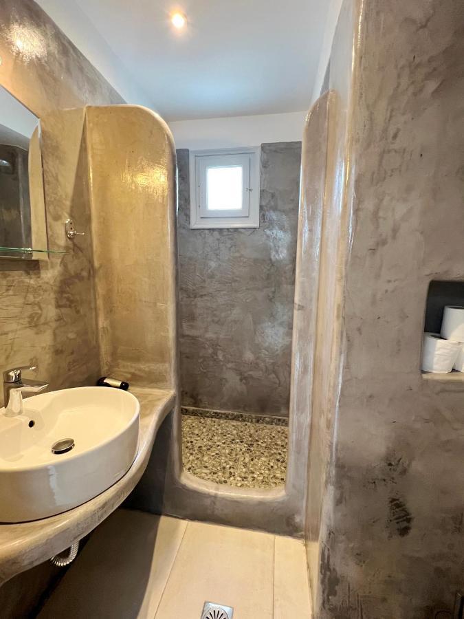 White Lily Suites & Lofts - Adults Only 16 Plus เปริโวลอส ภายนอก รูปภาพ